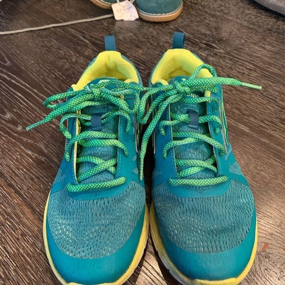 Vionic Sneakers sz 8W - Picture 4 of 5